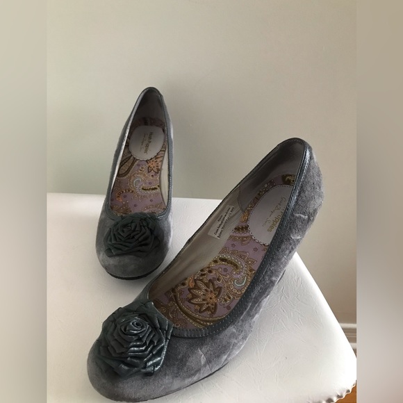 Hush Puppies Guest Designer Series gray pretty shoes - Picture 3 of 8